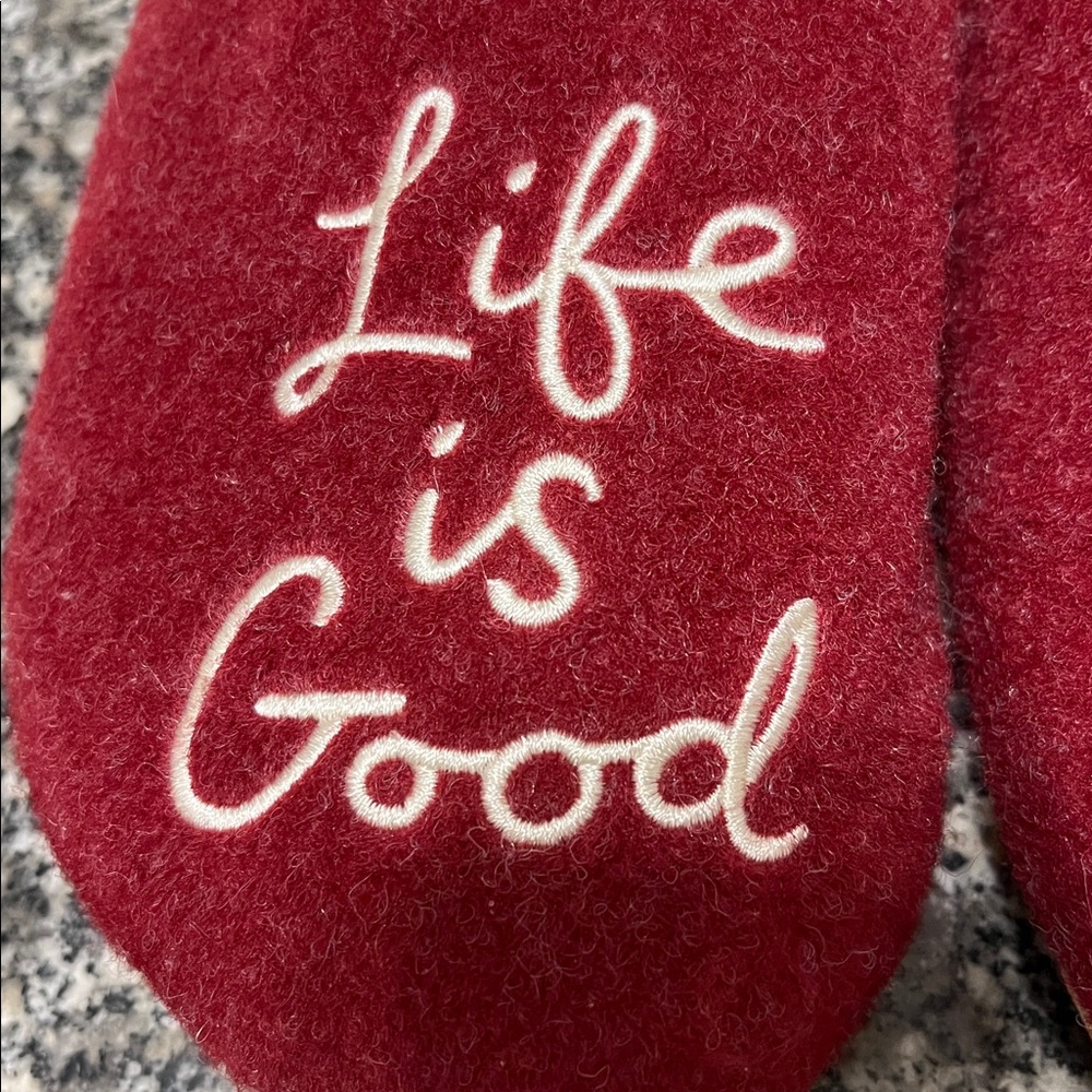 Slippers - Picture 2 of 6